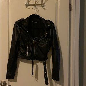 WHO WHAT WEAR faux leather cropped Moto jacket